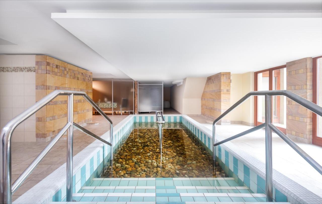 Aquarell Hotel Cegléd Exterior foto